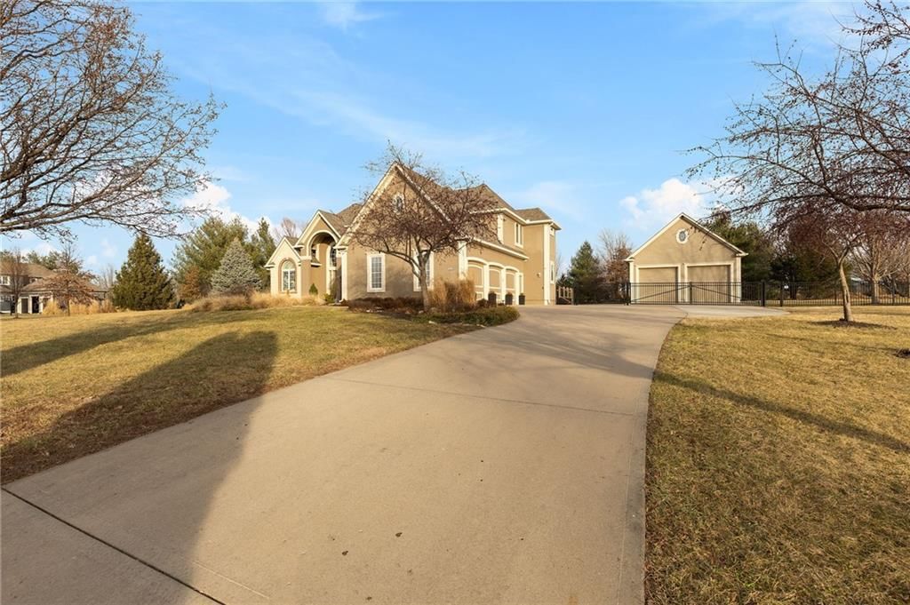 18125 Windsor Drive — photo 2