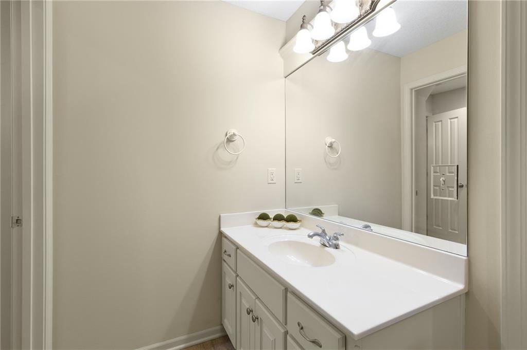 18125 Windsor Drive — photo 40