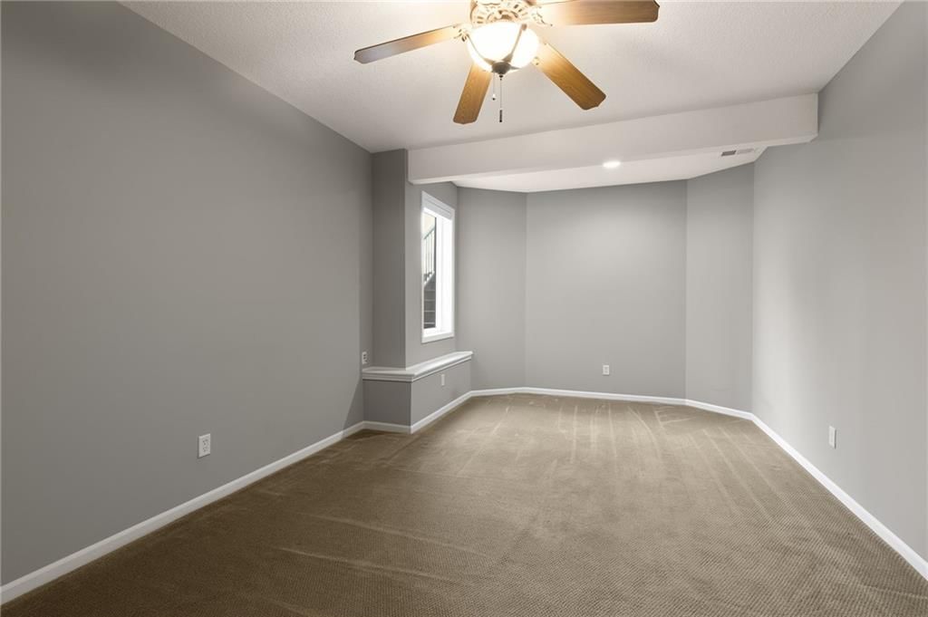 18125 Windsor Drive — photo 57