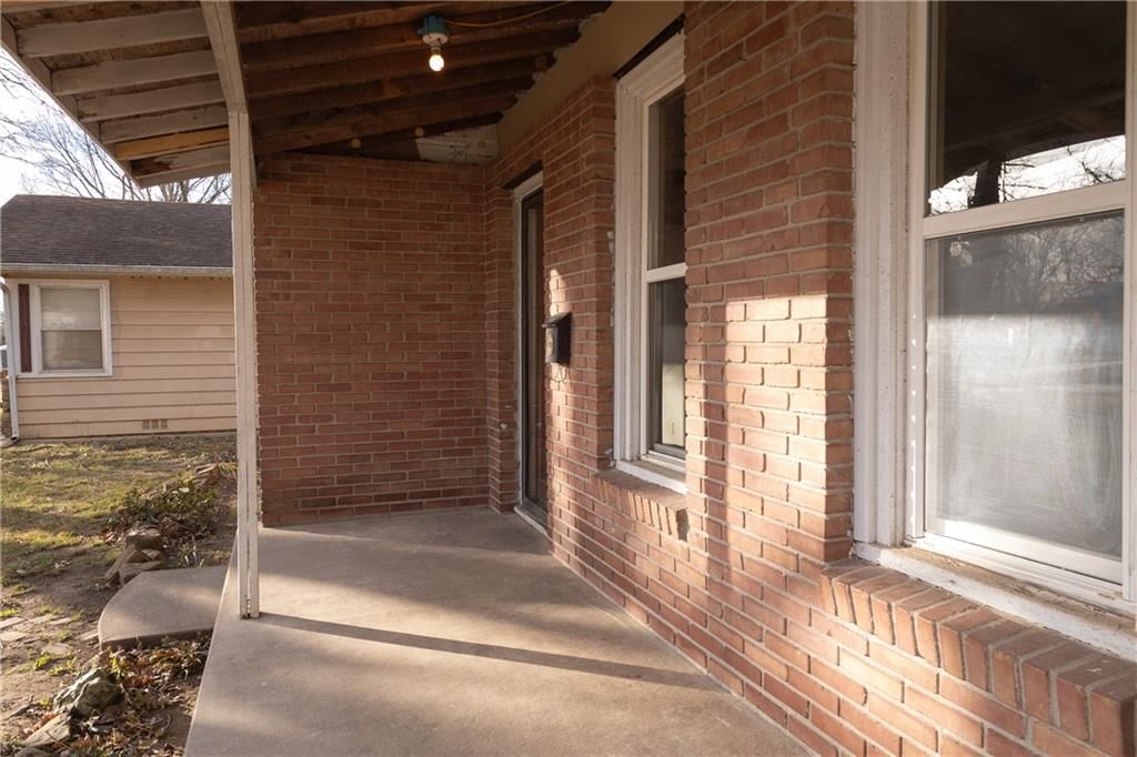 904 E 5th Street — photo 3
