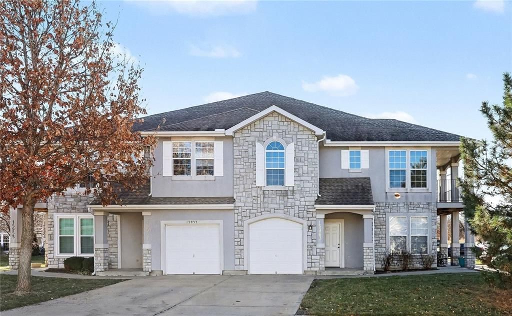 15963 S CRESTVIEW Drive, Olathe, KS