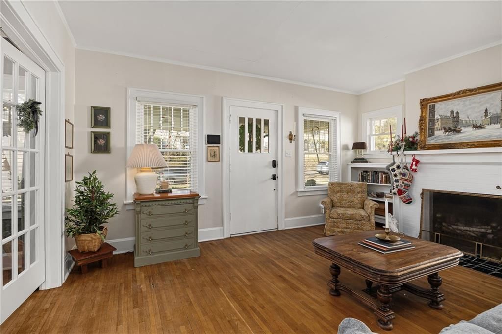 2215 Eugene Field Avenue — photo 3