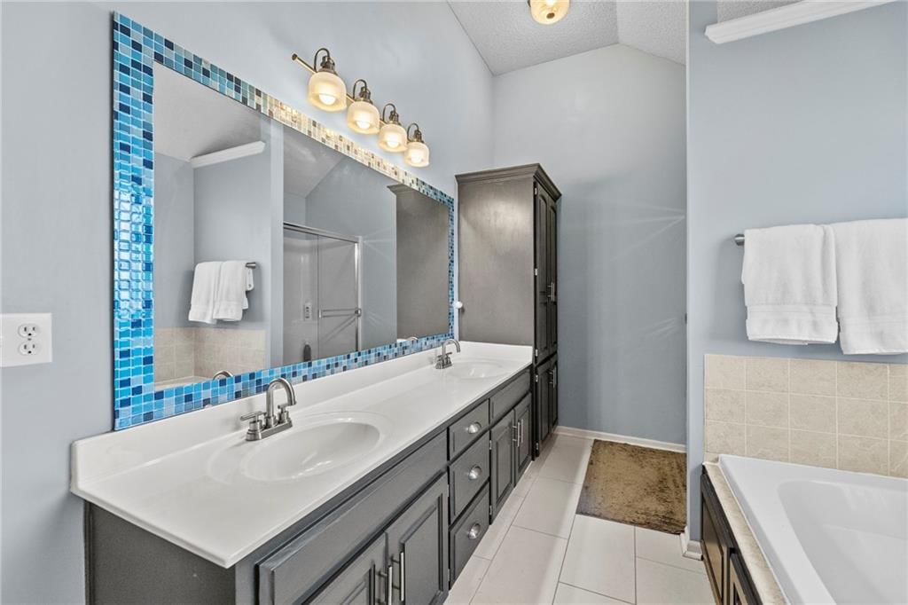 517 NE Hans Drive — photo 19
