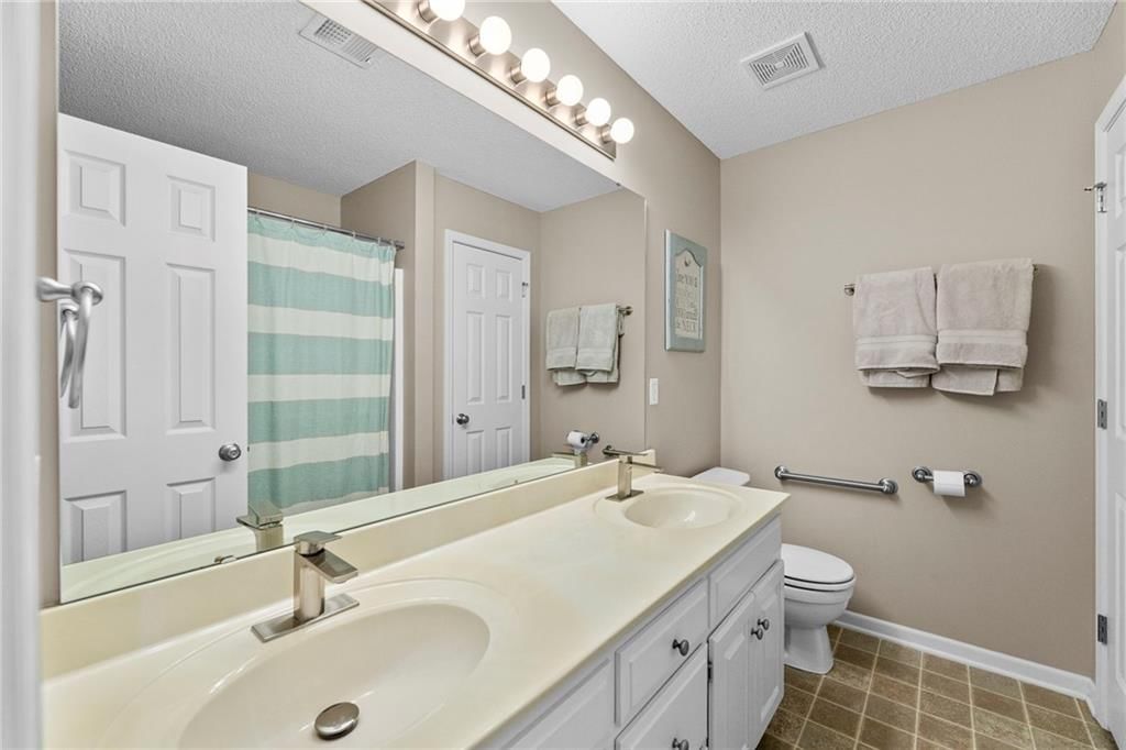 517 NE Hans Drive — photo 23