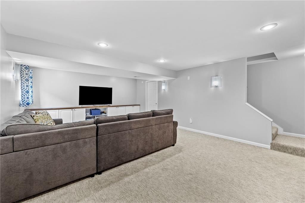 517 NE Hans Drive — photo 28