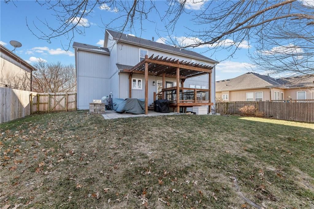 517 NE Hans Drive — photo 36