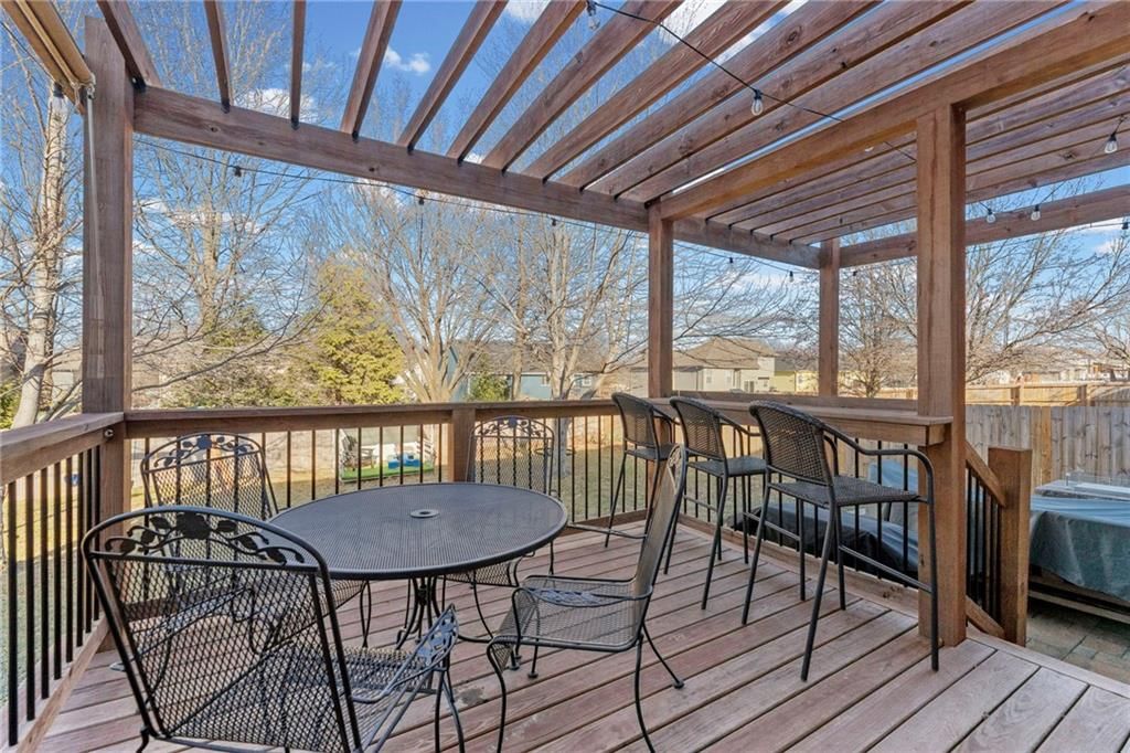 517 NE Hans Drive — photo 37