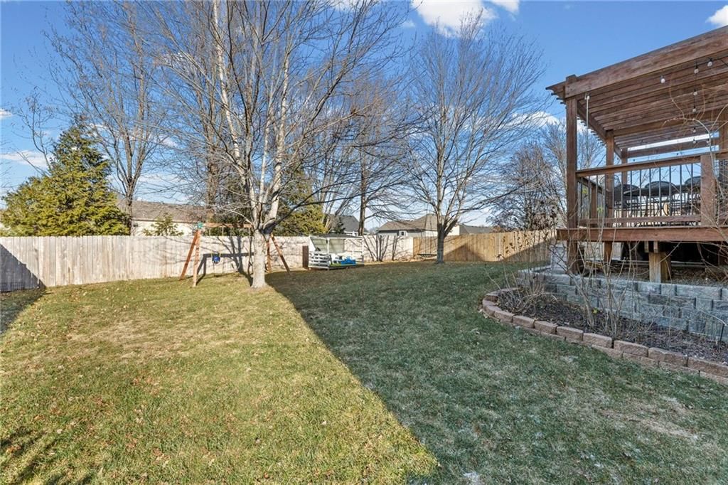 517 NE Hans Drive — photo 38