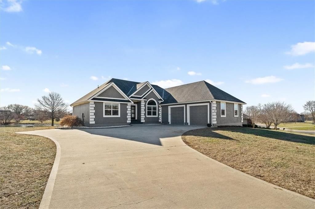 604 Canyon Drive — photo 3