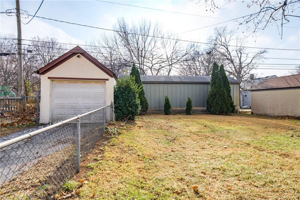 1005 W 77 Terrace — photo 35
