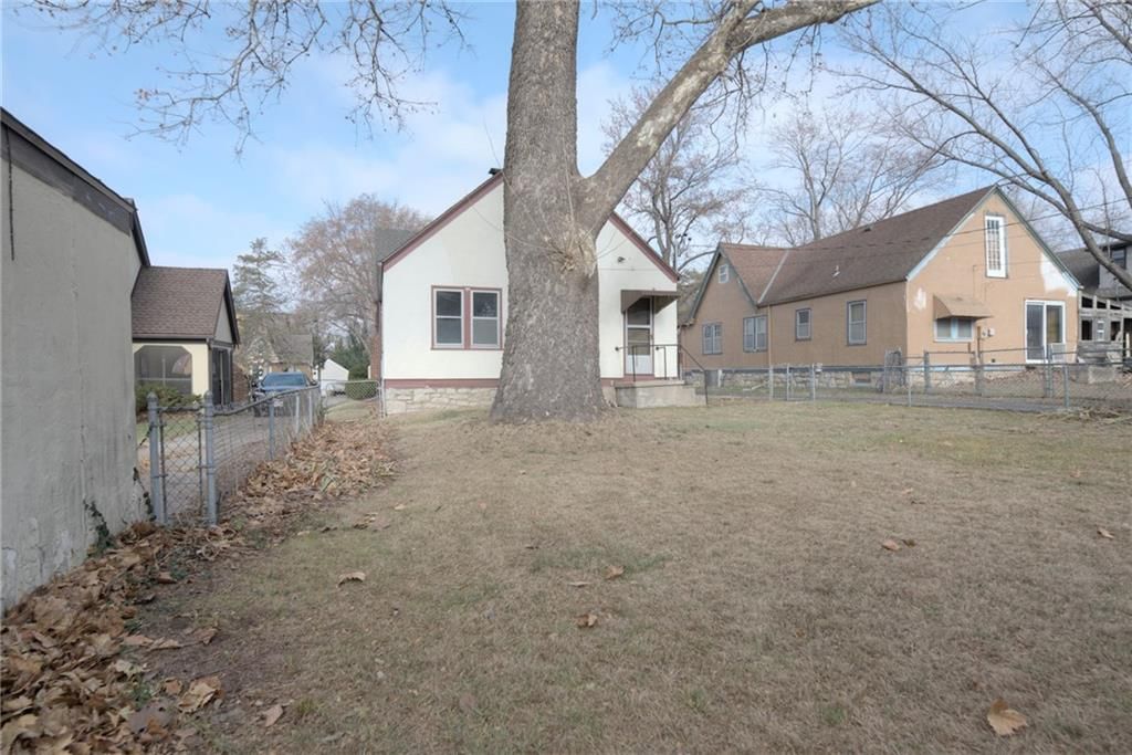 1005 W 77 Terrace — photo 37