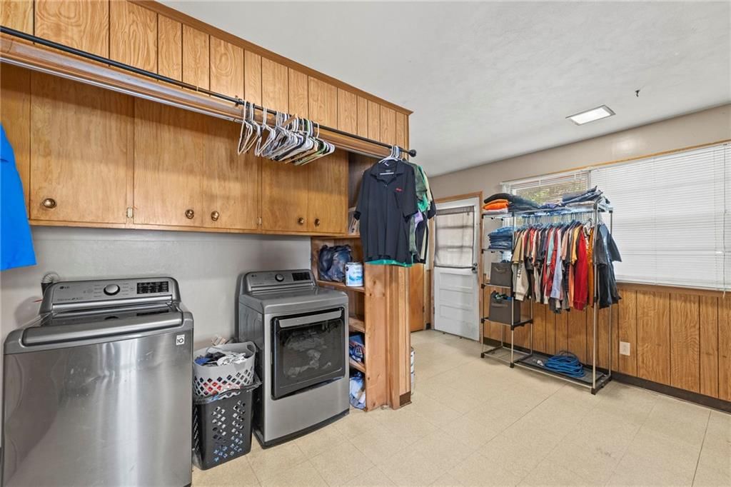 8552 Lafayette Avenue — photo 32