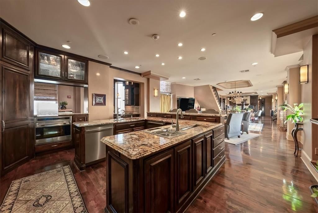 909 Walnut Street — photo 17