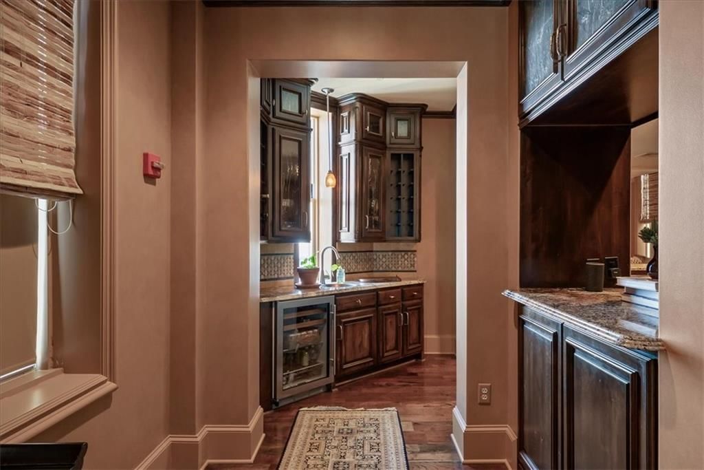 909 Walnut Street — photo 18