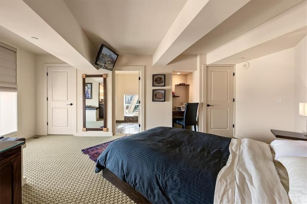 909 Walnut Street — photo 33