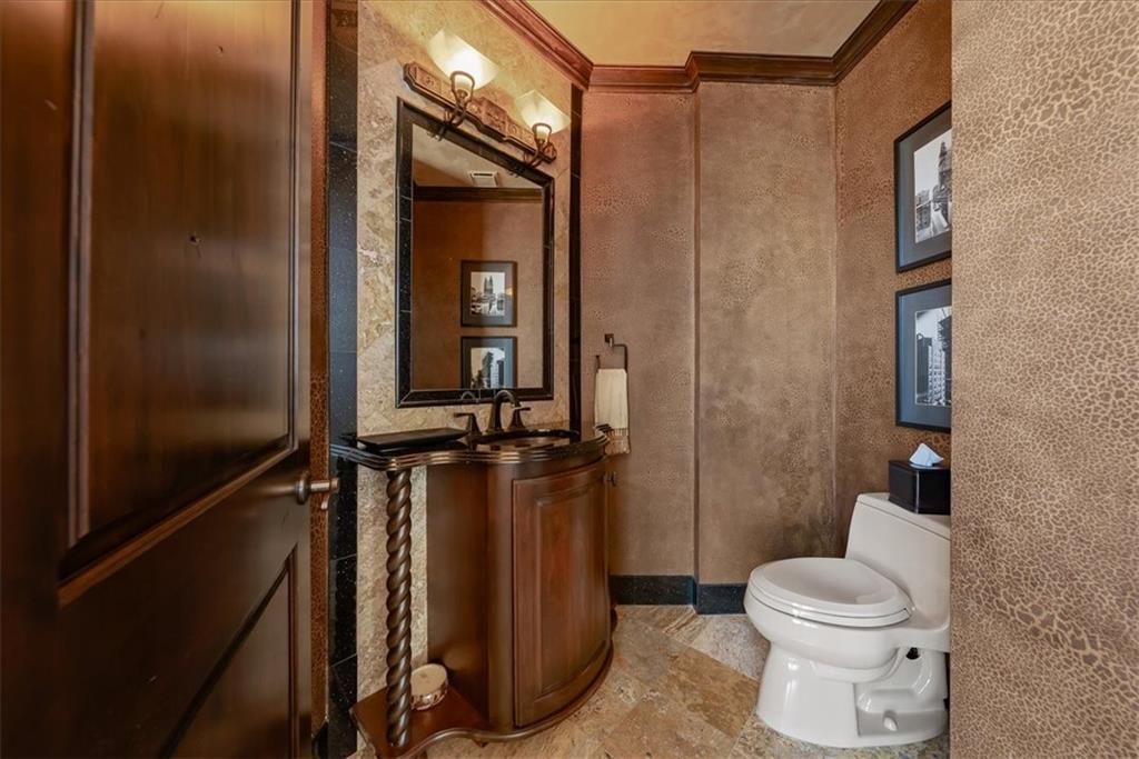 909 Walnut Street — photo 45