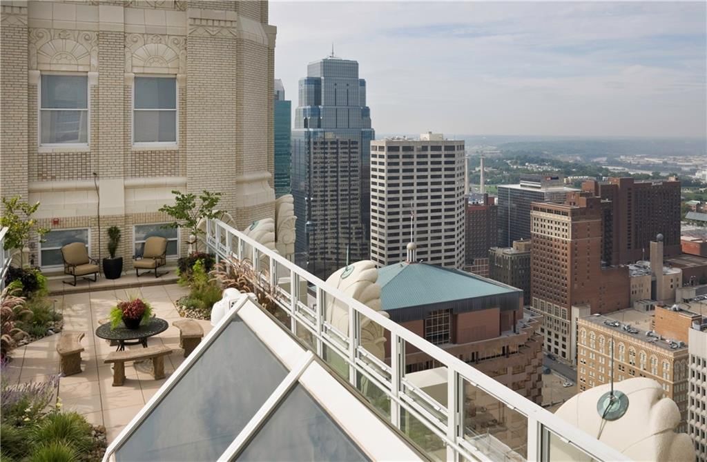 909 Walnut Street — photo 48