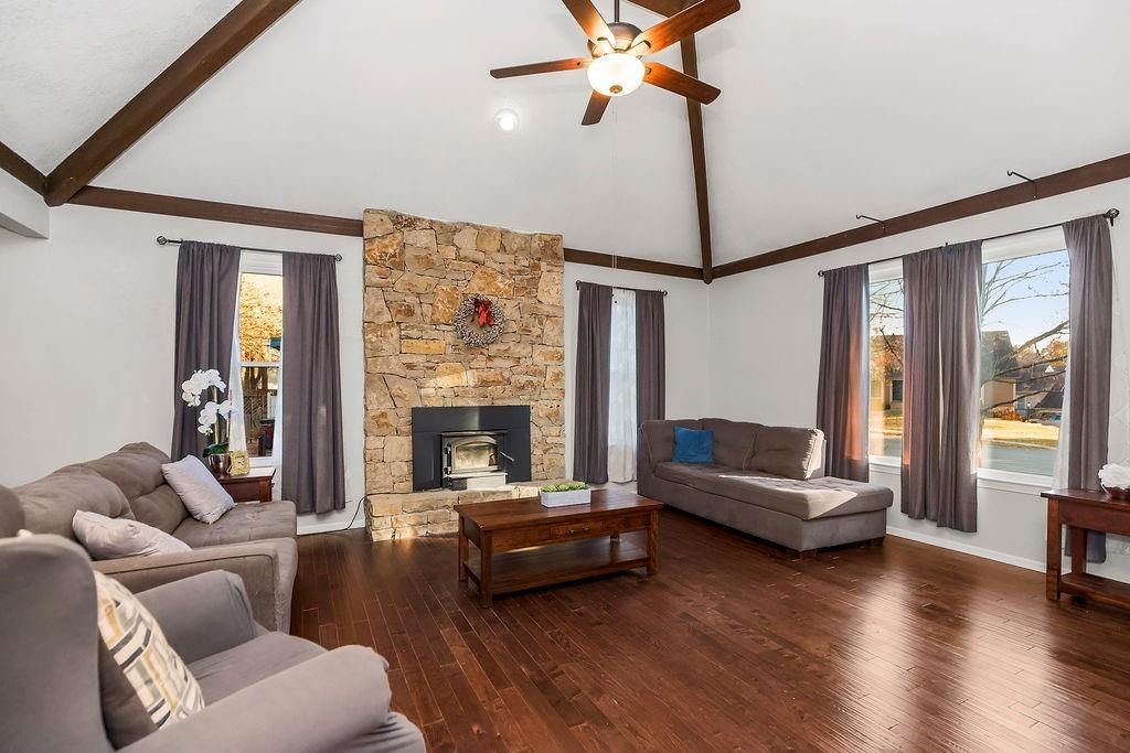 514 SW Raintree Drive — photo 3