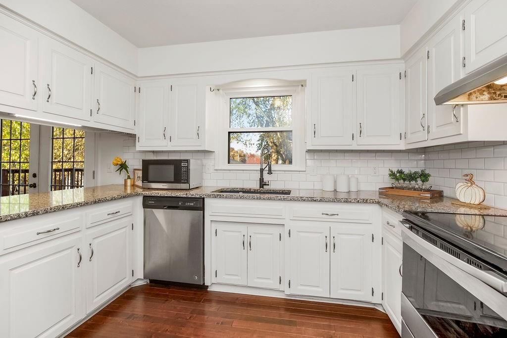 514 SW Raintree Drive — photo 12