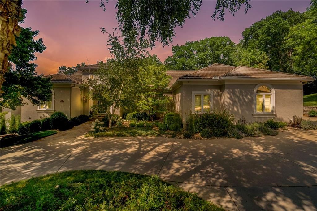6411 Muirfield Street, Parkville, MO