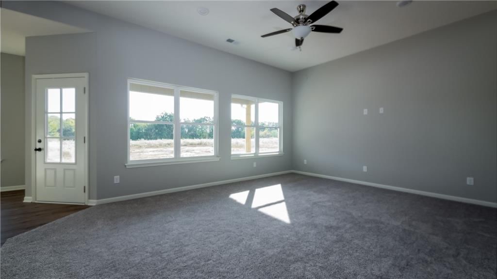 1405 NE White Oaks Lane — photo 2
