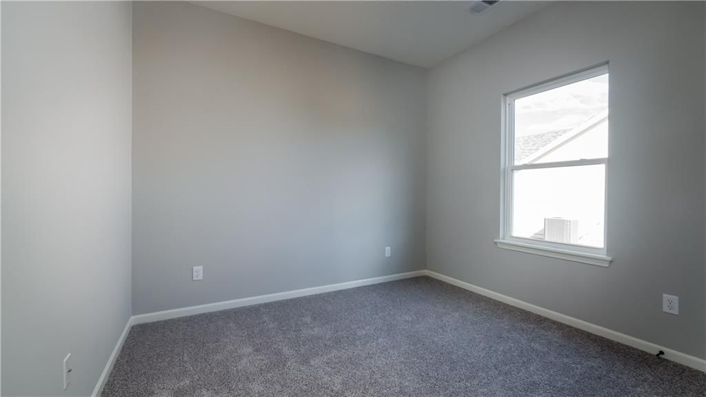 1405 NE White Oaks Lane — photo 7
