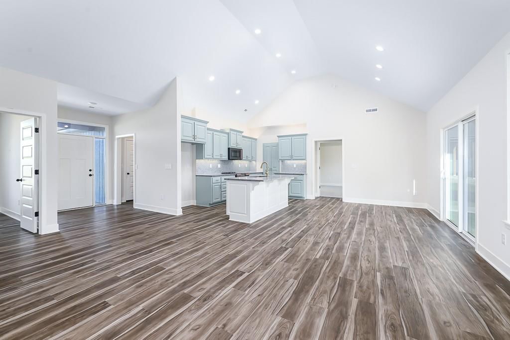 2715 Stoncreek Avenue — photo 4