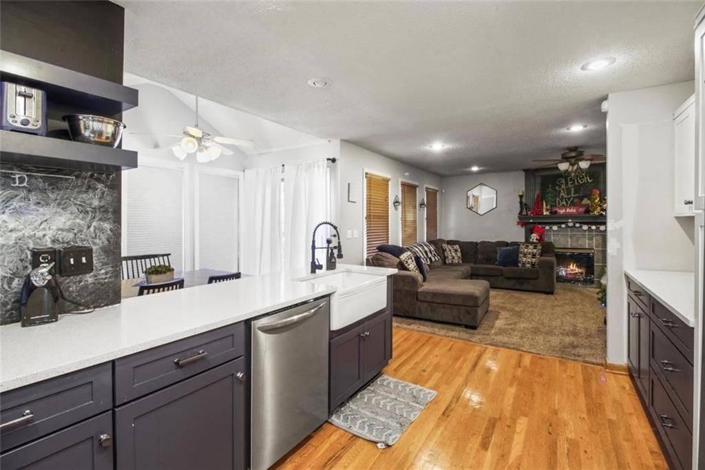 904 Paw Paw Lane — photo 11