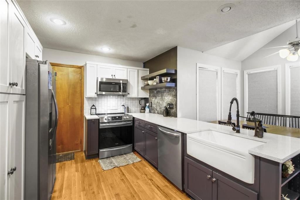 904 Paw Paw Lane — photo 12