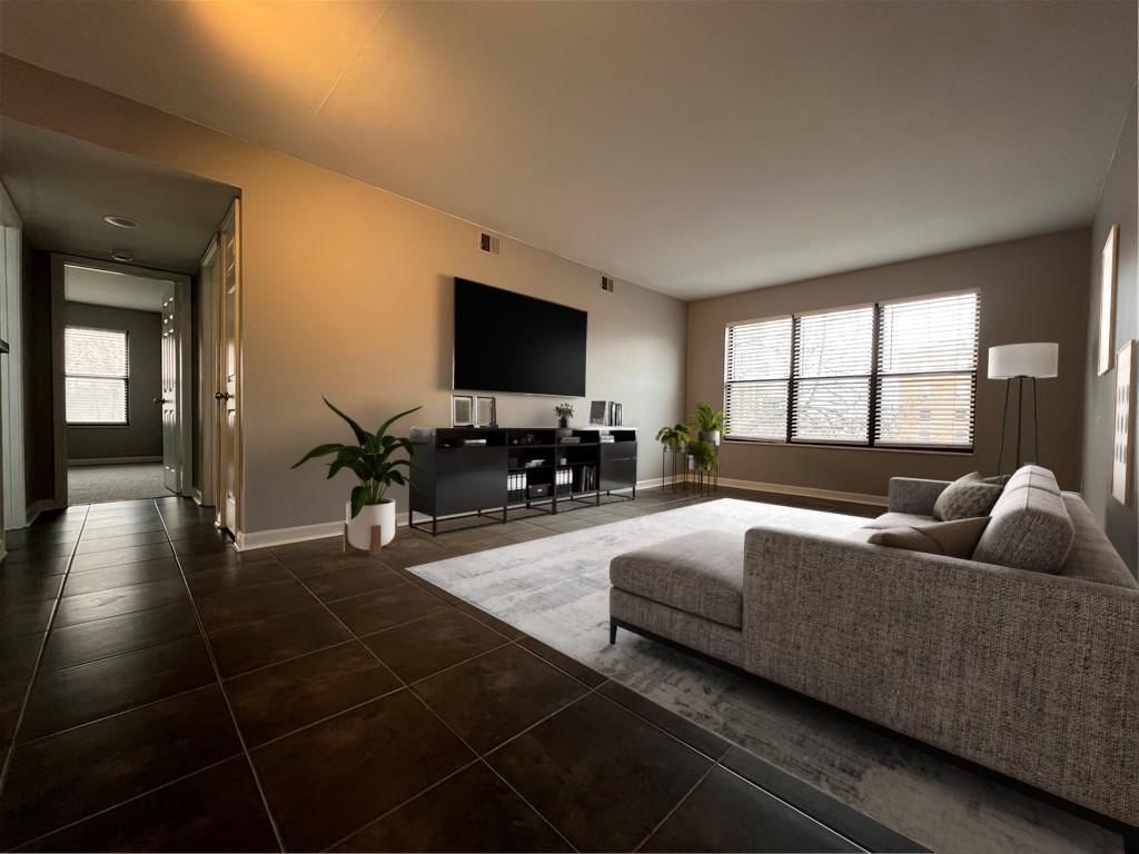 445 W 9th Street — photo 2