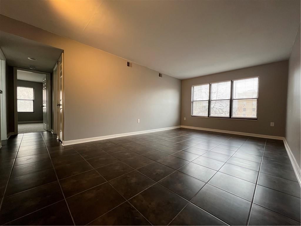 445 W 9th Street — photo 5