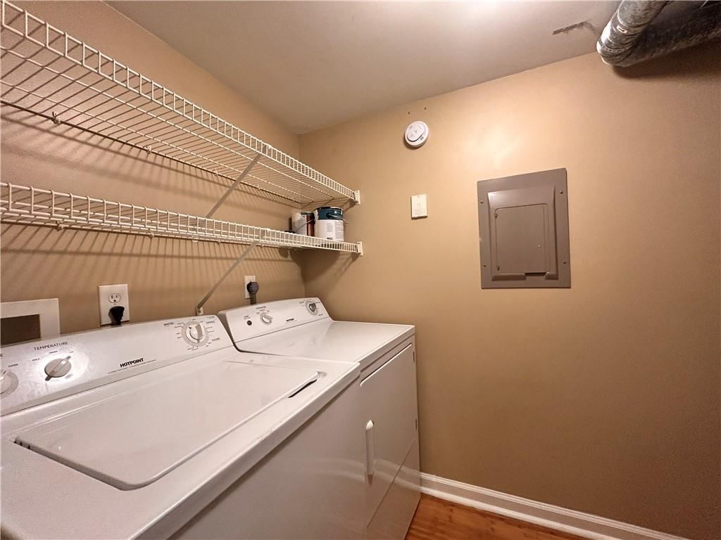 445 W 9th Street — photo 9