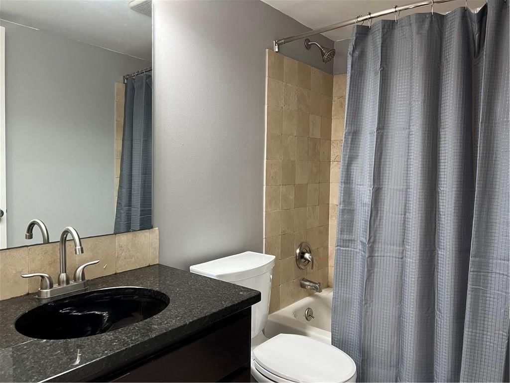 445 W 9th Street — photo 12
