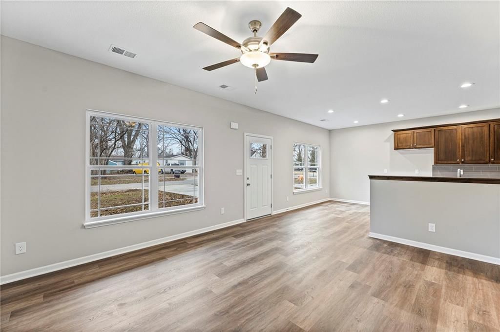 832 E Hamblin Street — photo 5