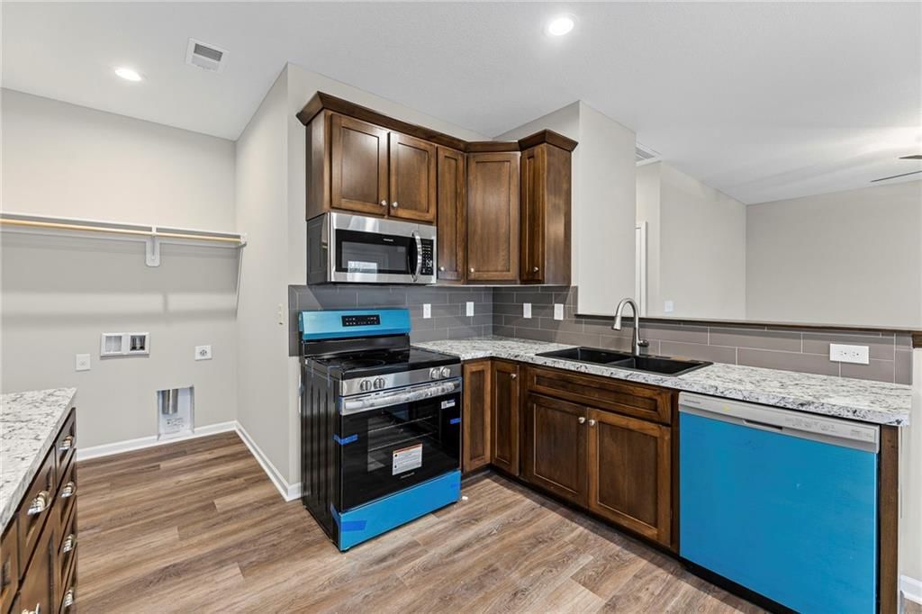 832 E Hamblin Street — photo 9