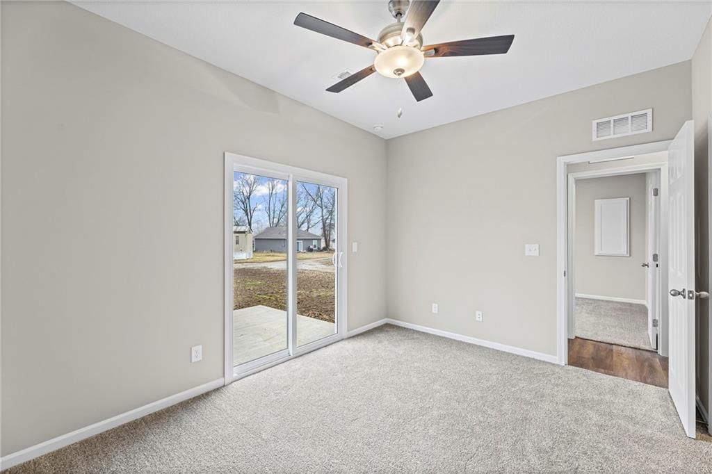832 E Hamblin Street — photo 18