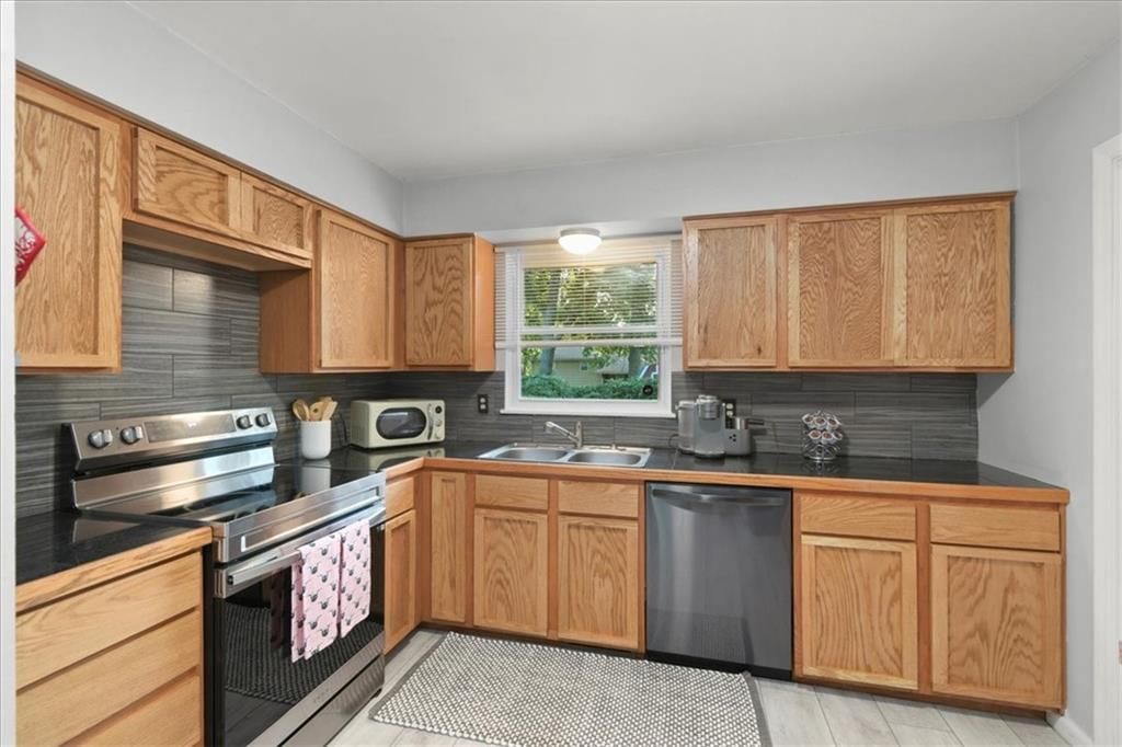 7906 Appleton Avenue — photo 10