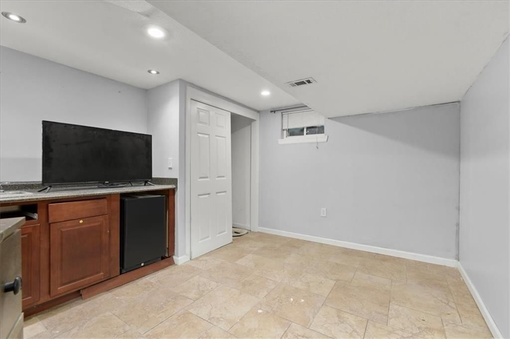 7906 Appleton Avenue — photo 17
