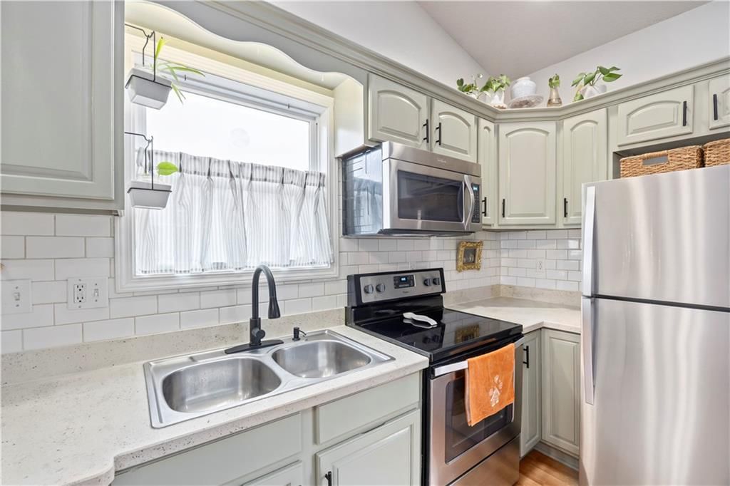 210 Jefferson Street — photo 8