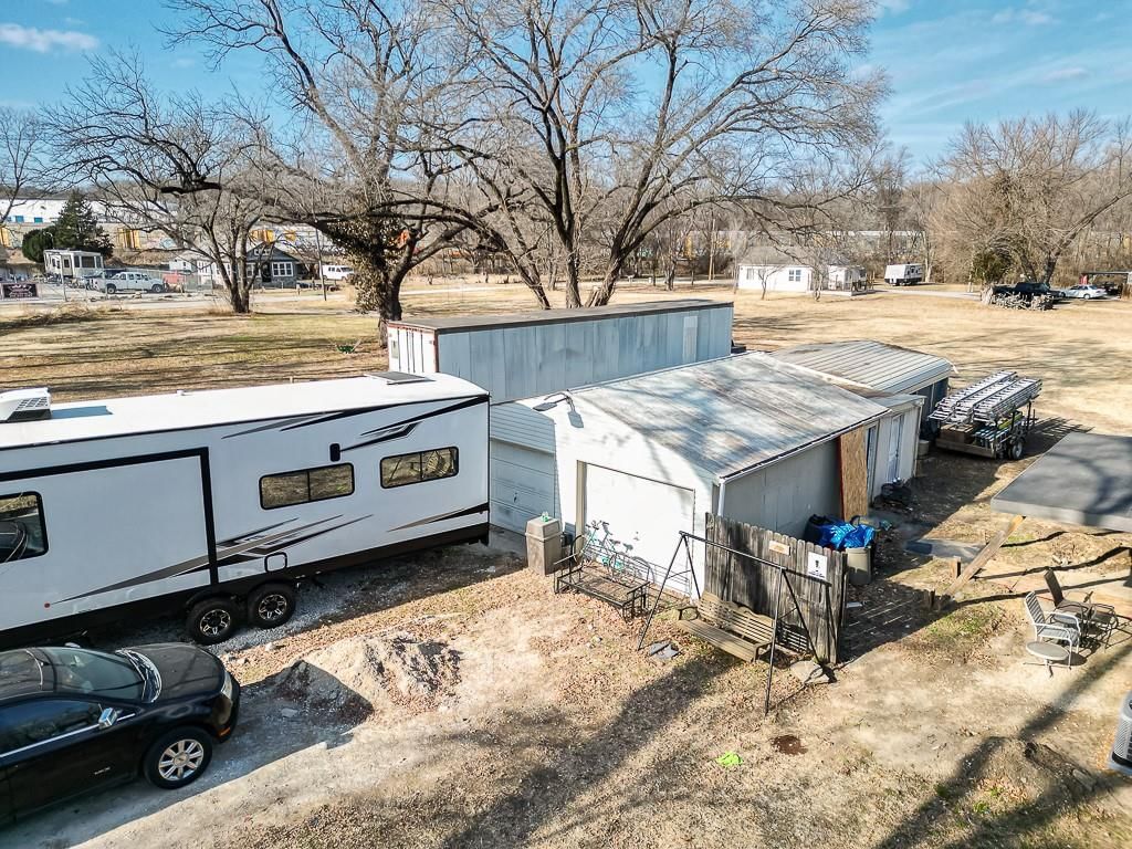 6330 Richland Avenue — photo 10