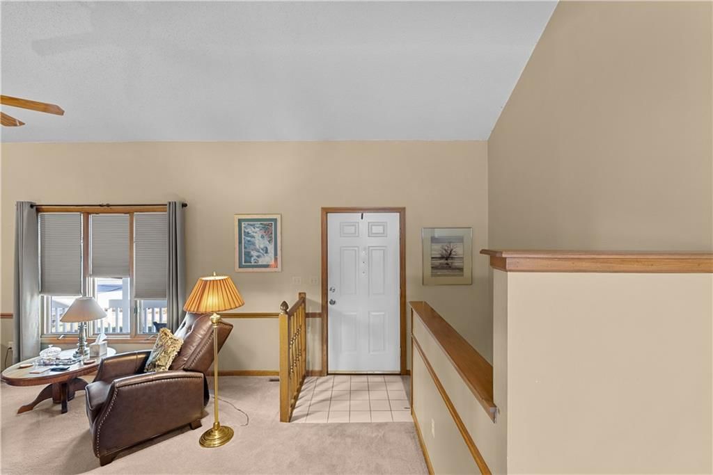 1629 NE Whitestone Drive — photo 2