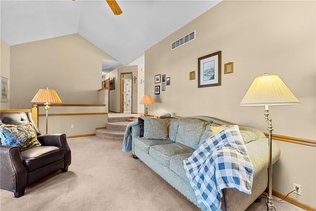 1629 NE Whitestone Drive — photo 5