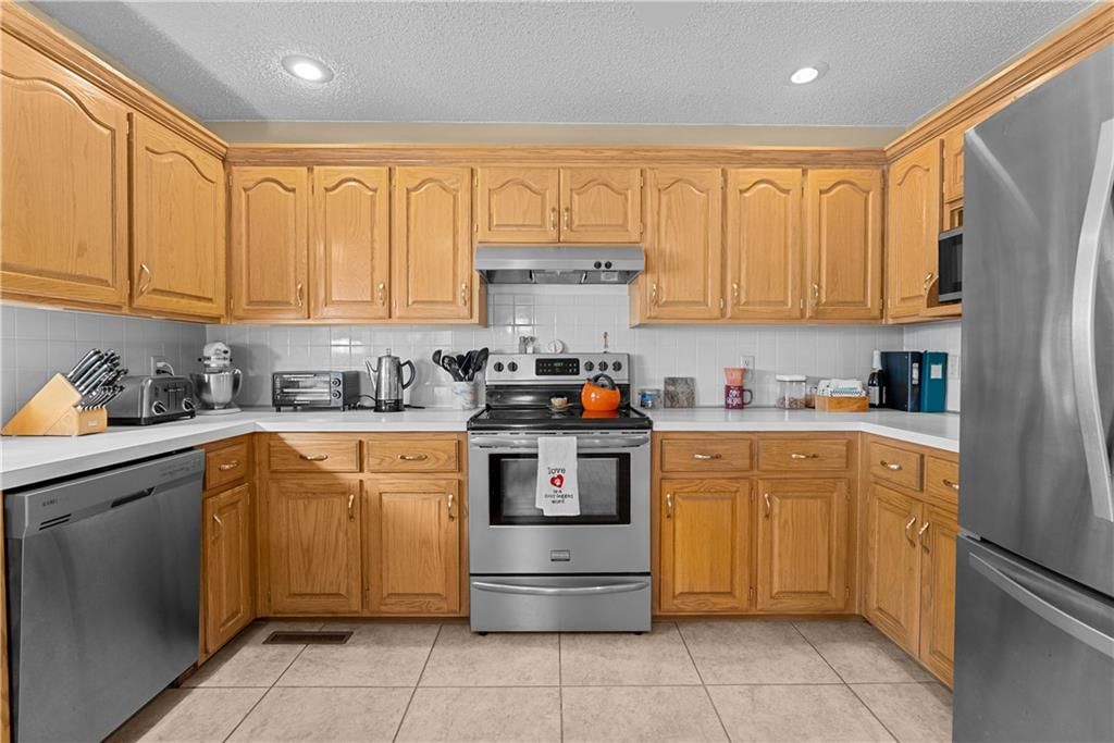 1629 NE Whitestone Drive — photo 10
