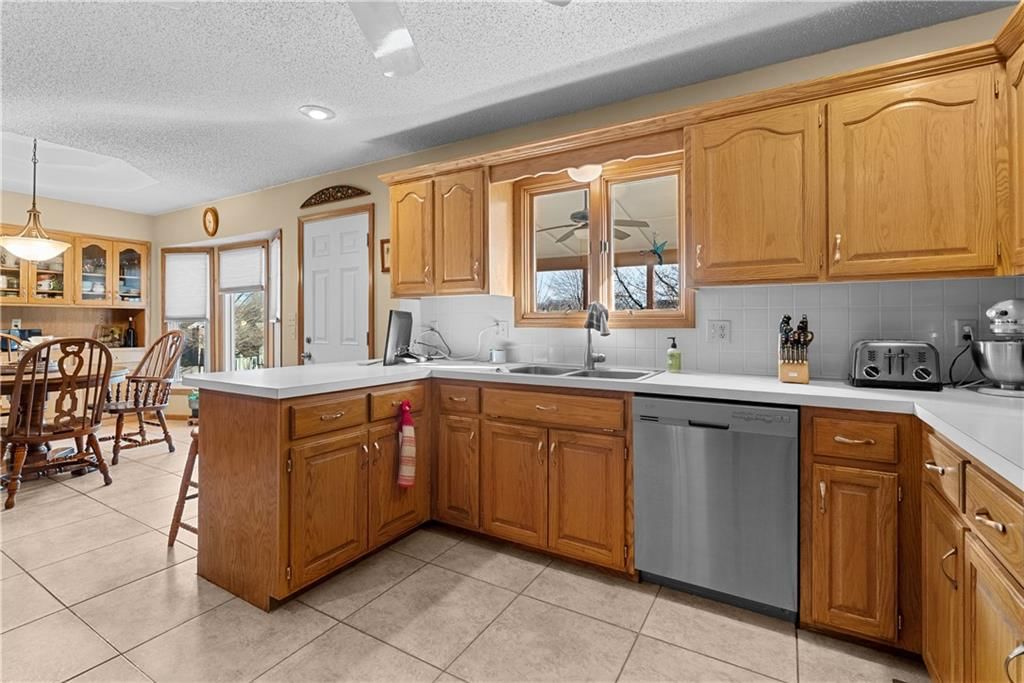 1629 NE Whitestone Drive — photo 11