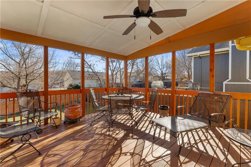 1629 NE Whitestone Drive — photo 27