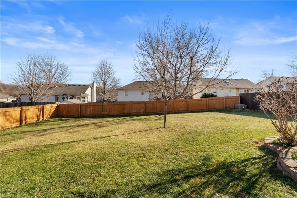 1629 NE Whitestone Drive — photo 32