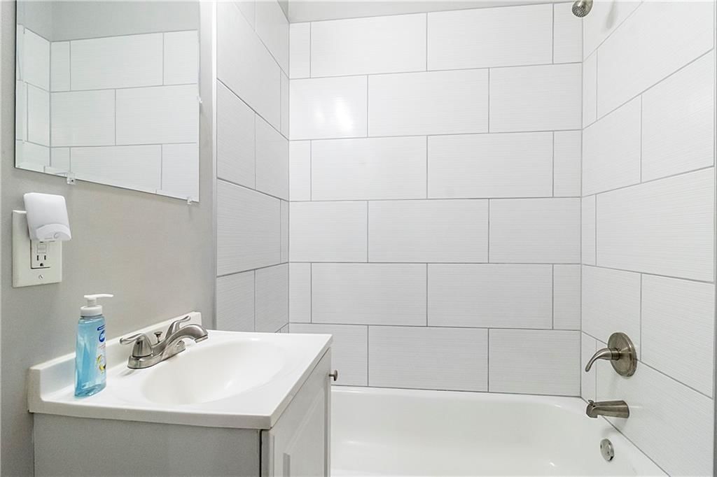 7 E Ottawa Street — photo 14