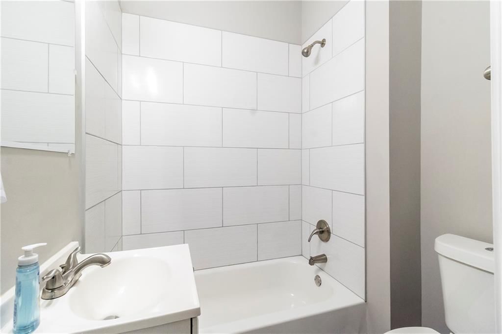 7 E Ottawa Street — photo 15