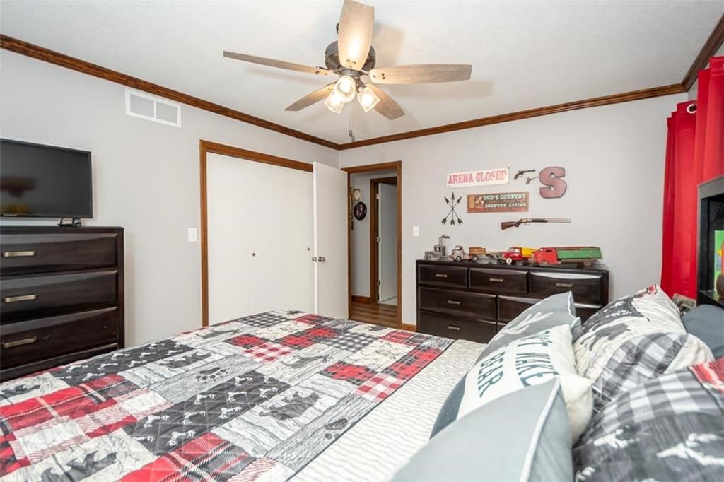 124 Locust Street — photo 33