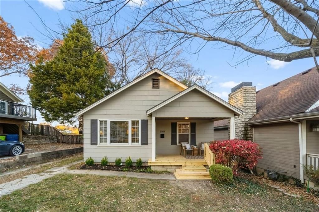 1908 W 47th Terrace, Westwood, KS